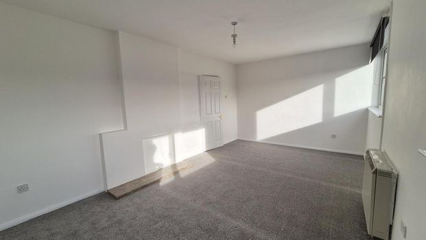 3 bedroom flat to rent - Photo 1