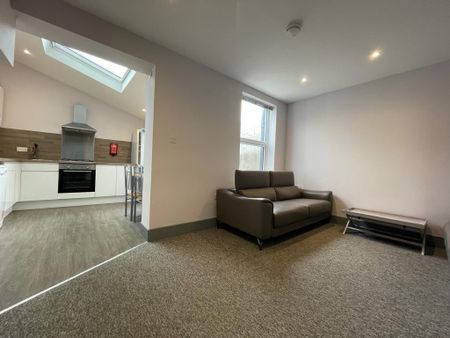 4 bedroom terraced house to rent - Photo 2