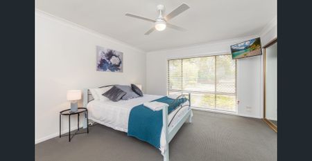 4 Bedroom Waterfront - Photo 4