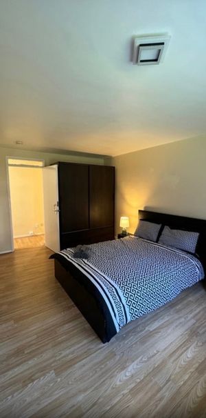 Room in a Shared Flat, The Homestead, N11 - Photo 1