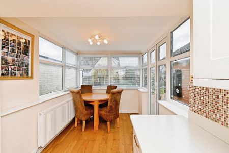 3 bedroom bungalow to rent - Photo 3