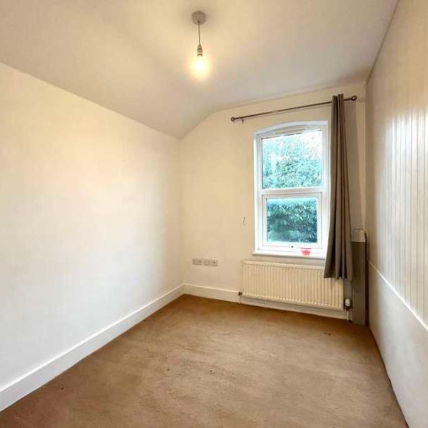 Amherst Road, Reading, Berkshire, RG6 - Photo 1