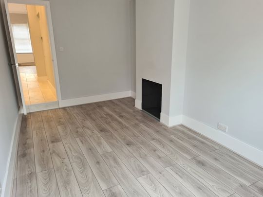 Albany Road, London - Photo 1