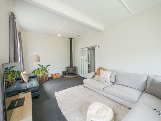 Cosy Three-Bedroom Home Minutes From the Esplanade - Photo 1