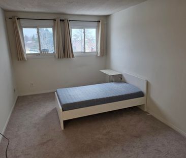 For Lease - 1296 Valerie Crescent, Oakville, Ontario - Photo 4