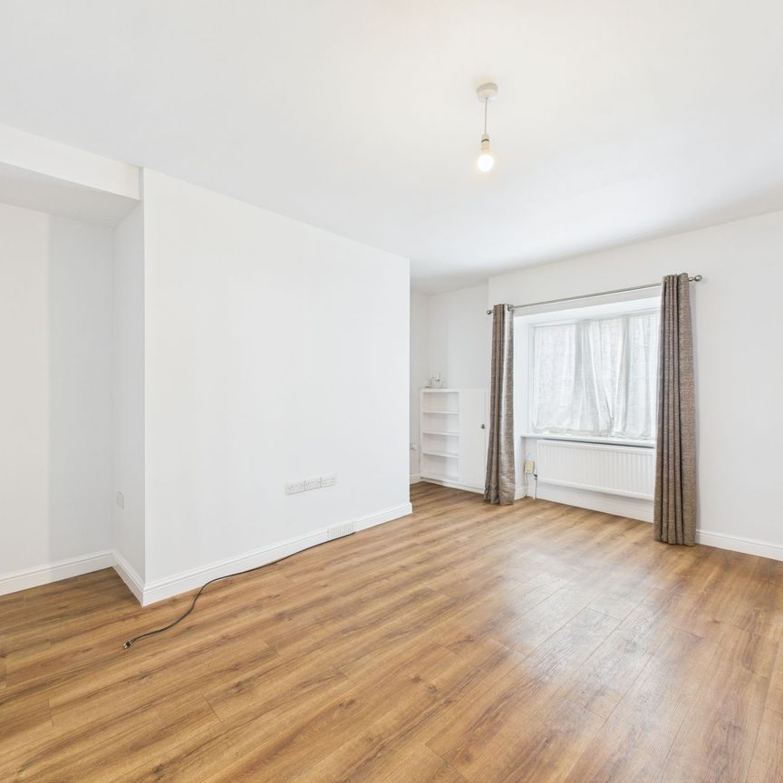 Two bed mid-terraced house to rent in High Street, Exeter, EX3 - Photo 1