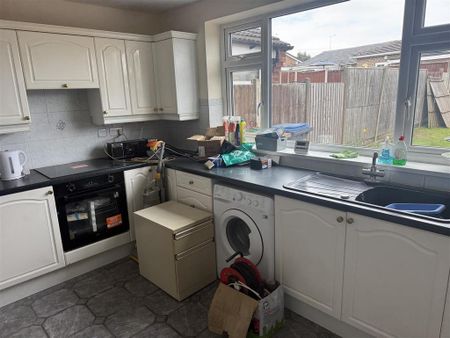 3 bedroom semi-detached house to rent - Photo 4