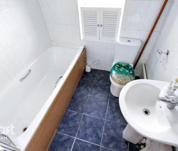 4 bedroom end of terrace house to rent - Photo 1