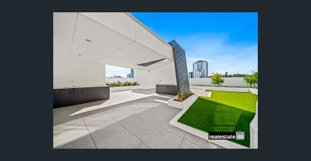 PRIME LOCATION! - Photo 2