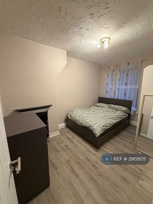 1 bedroom in a flat share to rent - Photo 1