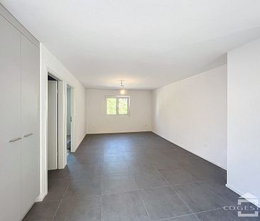 Situé à 3 minutes à pied de la gare, appartement de 2,5 pièces rénové - Photo 2