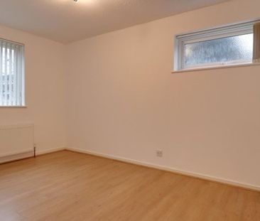 Barrington Court, Hutton, Brentwood, CM13 1AX, Property for rent - Photo 3