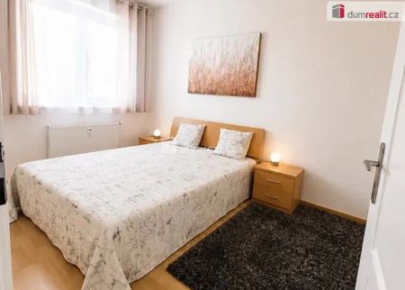 Krásný světlý byt 2+kk ve druhém patře novostavby v Dolních Chabrech - Photo 3