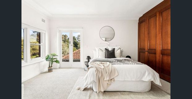 Stunning family home, in the heart of Mascot - Photo 1