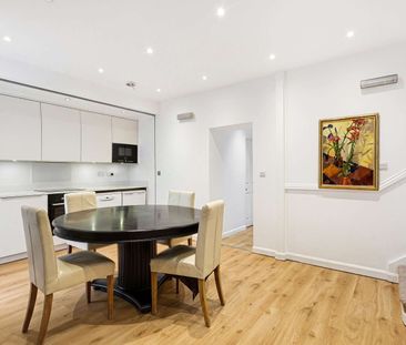 A charming three bedroom mews maisonette with private outdoor space. - Photo 4