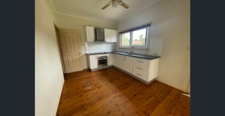 PRIME LOCATION! - Photo 3