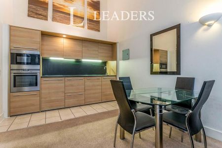 2 bedroom flat to rent - Photo 4