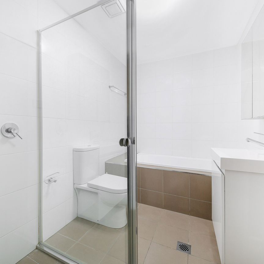 2-bedroom unit - prime location - Photo 1