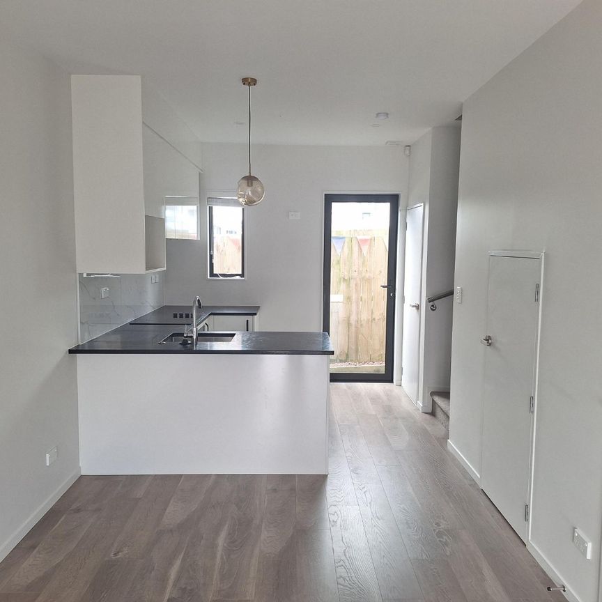 Modern Townhouse 2 Bedrooms - Photo 1