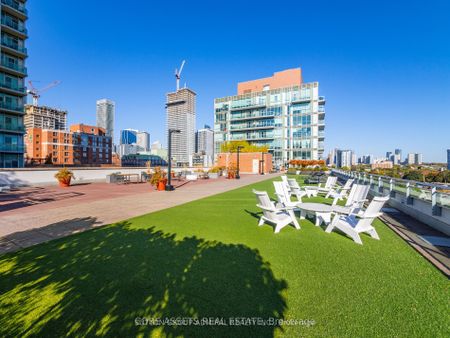 Vu Condos and Lofts - Photo 2