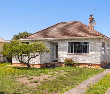 Tidy Two Bedroom Home! - Photo 3