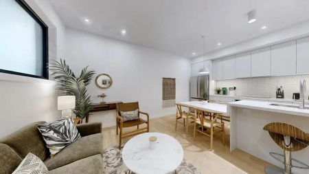 Toronto Furnished House for Rent - Elegant 3 Bedroom with City Views and Private Roof Top Patio - Photo 3