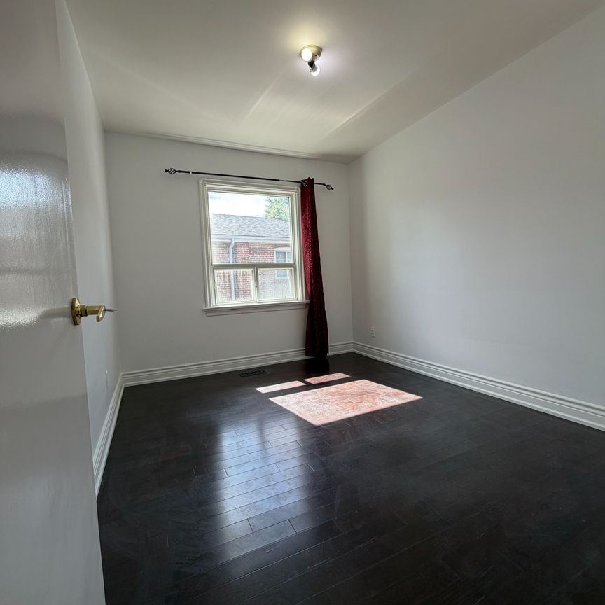 For Lease - 109 Hiscock Boulevard Unit# Main, Toronto, Ontario - Photo 1