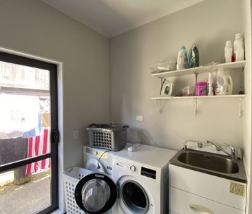 Fabulous Modern 4brm home in Greenhithe - Photo 2