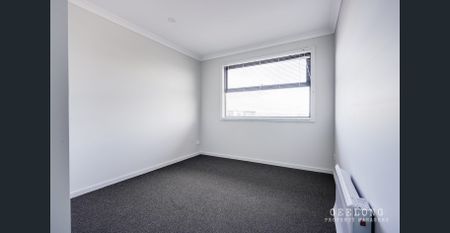 Brand New Modern Townhouse In Central Location. - Photo 3