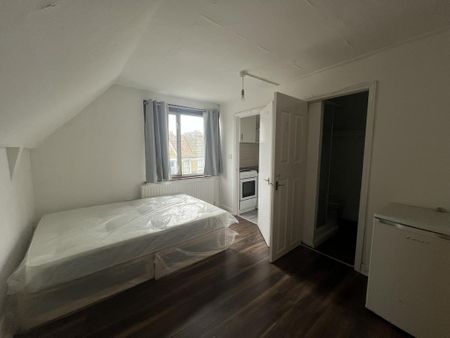 Studio to rent - Photo 3