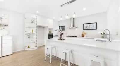 SIX BEDROOM HOUSE IN TOTARA HEIGHTS - Photo 5