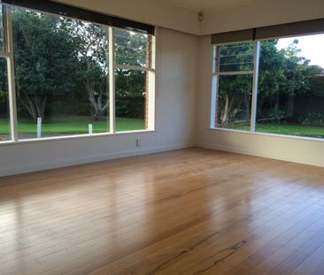 Sunny Brick and Tile 2 bedroom - Photo 1