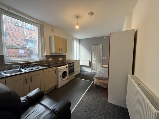 Studio to rent - Photo 1