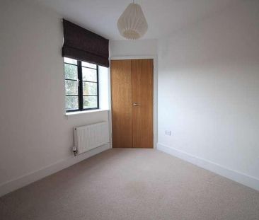 Salisbury Square, Hatfield, Hertfordshire, AL9 - Photo 4