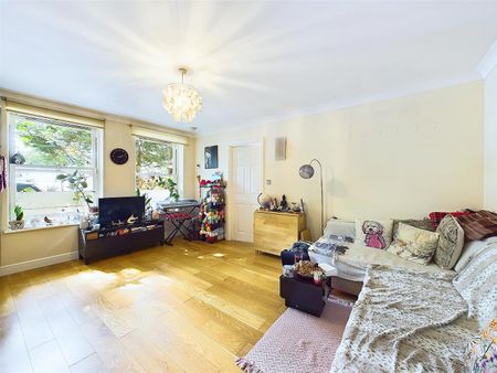 Cricket Lane, Hampton Hill - 1 bedroomProperty for lettings - Chasebuchanan - Photo 3