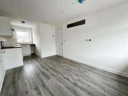 Fonmon Crescent, Cardiff, CF5 - Photo 1