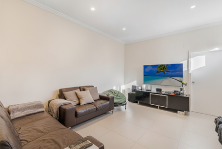 Three-Bedroom Granny Flat in a Peaceful Location! - Photo 4