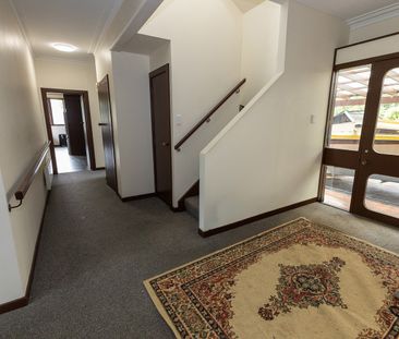 Spacious Home with Modern Comforts - Photo 5