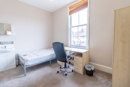 14 Bed Student Accommodation - Photo 4