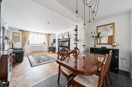 3 bedroom flat to rent - Photo 4