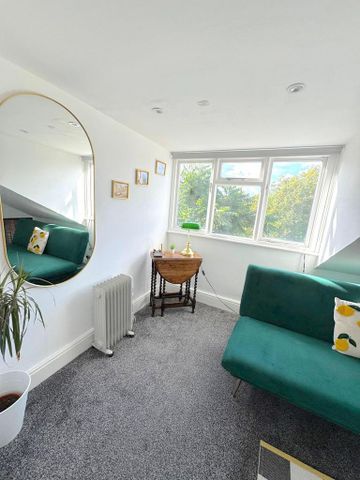 3 bedroom flat to rent - Photo 4