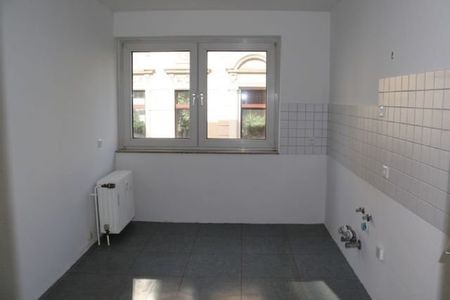 3,5-Raum-Wohnung, Aufzug, Citylage, Balkon, grosses Wohnzimmer ! - Foto 2