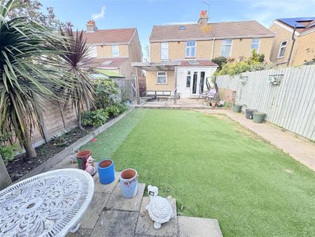 Carnarvon Road Leesland Gosport PO12 3QP - Photo 3