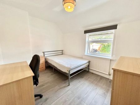 Stuart Crescent, Winchester - Photo 3