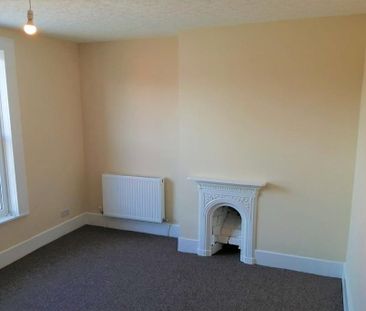 2 bedroom end of terrace house to rent - Photo 2