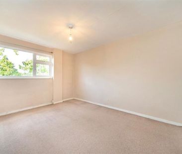 Broom Close, TW11, London - Photo 2