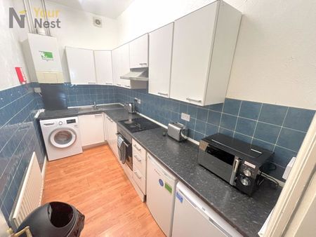 Room 5, Westfield Road, Hyde Park, Leeds, LS3 1DF - Photo 4