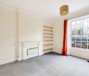 1 Bed Flat - Photo 2