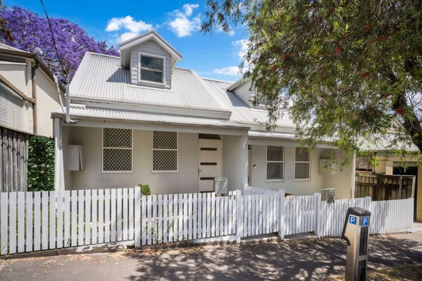 Modern 4 bedroom home in heart of Rozelle Village - Photo 1