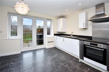 4 bedroom semi-detached house to rent - Photo 5